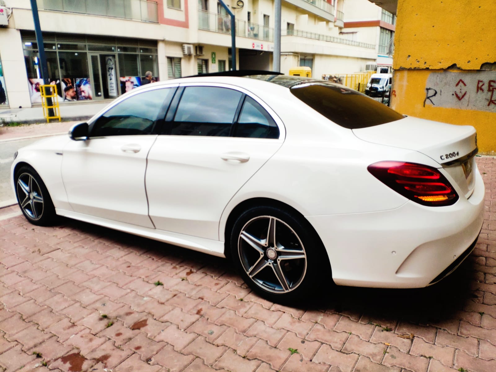 MERCEDES C200 d AMG İMZALI SERİ