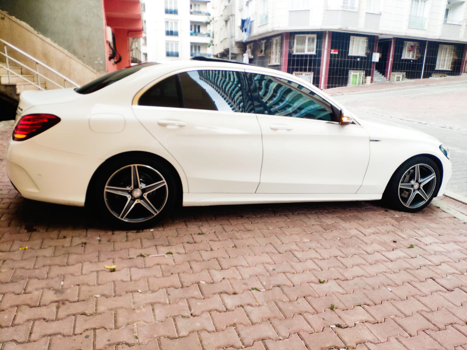 MERCEDES C200 d AMG İMZALI SERİ